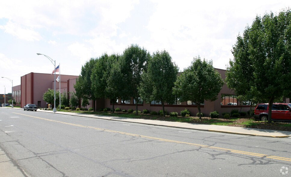More Photos Of 707 S Main St, Burlington Manufacturing For Lease