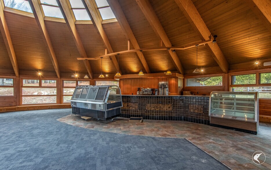 More Photos Of 2345 Saranac Ave, Lake Placid Flex For Sale