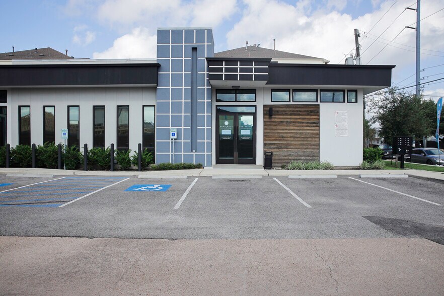 More Photos Of 8703 Meadowcroft Dr, Houston Medical For Lease