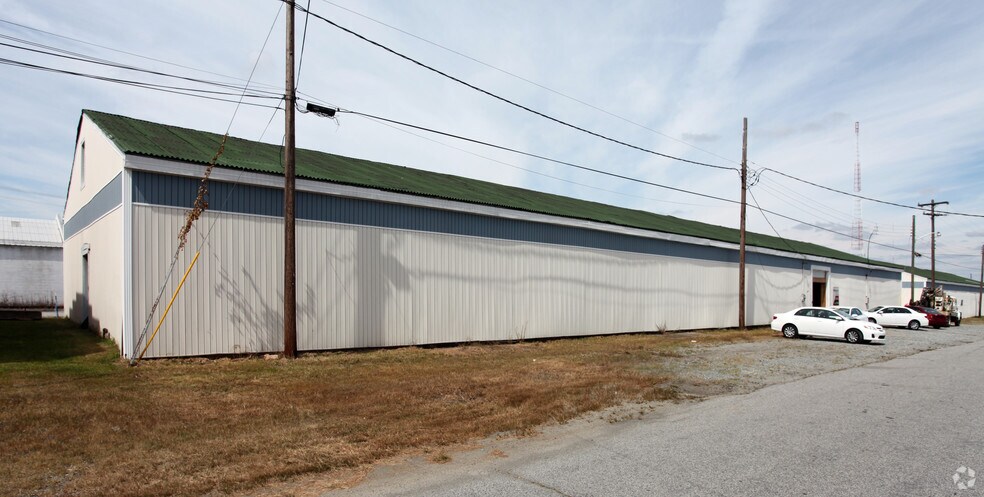 More Photos Of 827 Goldsboro, Greensboro Warehouse For Lease