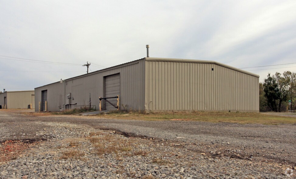 More Photos Of 815 S Sunnylane Rd, Moore Unknown For Lease
