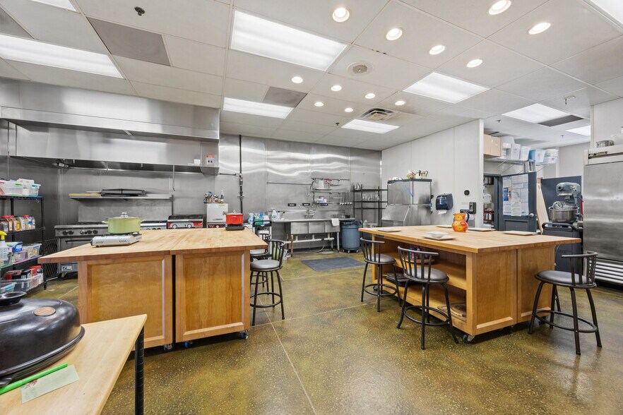 More Photos Of 145 Hilden Rd, Ponte Vedra Storefront For Sale