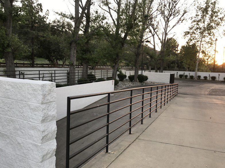 More Photos Of 28720 Roadside Dr, Agoura Hills Office For Lease