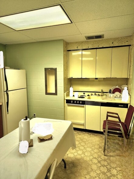 More Photos Of 1189 Breedlove St, Memphis Office For Sale