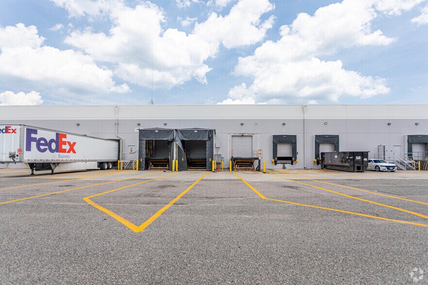 More Photos Of 5200-5210 Anthony Rd, Sandston Distribution For Lease