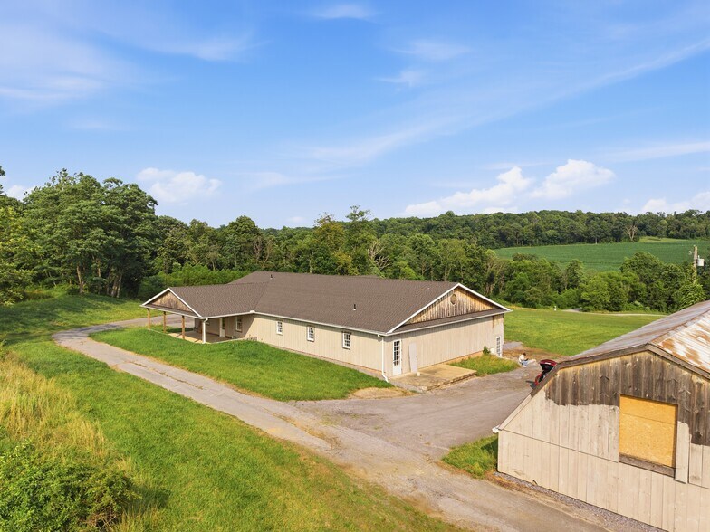 More Photos Of 13175 Washington Springs Winery Ln, Smithsburg Flex For Lease