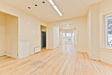 More Photos Of 127 Rue Queen, Sherbrooke Office Residential For Sale