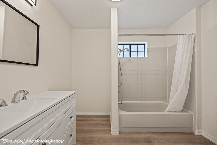 More Photos Of 320 E Old Mill Rd, Mesquite Office For Sale