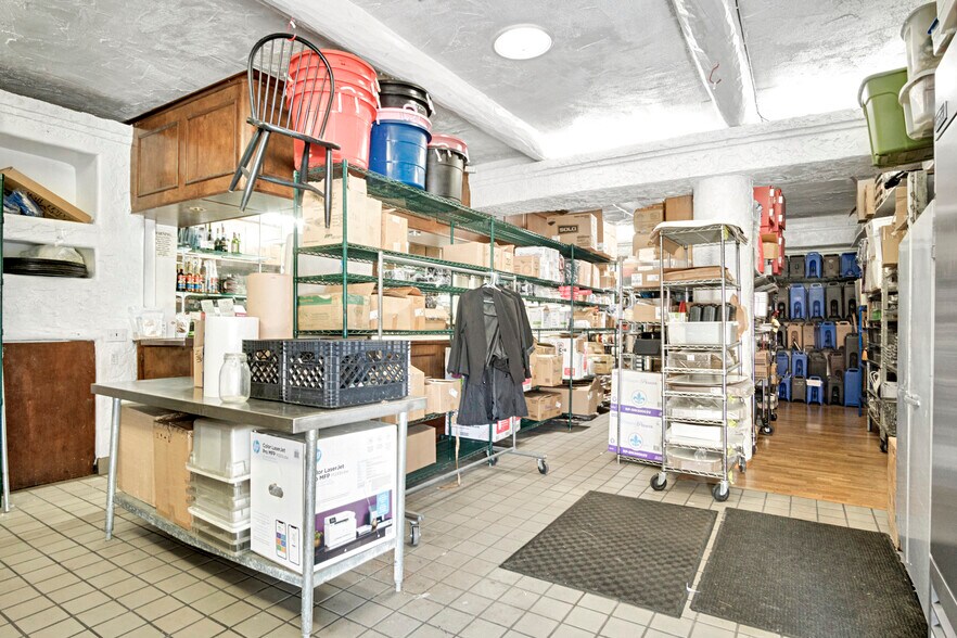 More Photos Of 2214 Stoner Ave, Los Angeles Freestanding For Lease
