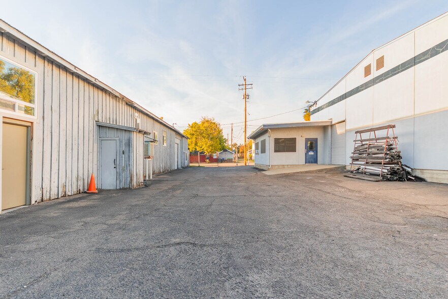 More Photos Of 515 Sycamore St, Red Bluff Industrial For Sale