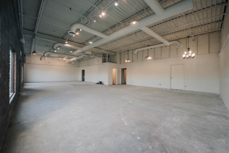 More Photos Of 8532-8548 E 41st St, Tulsa Freestanding For Lease