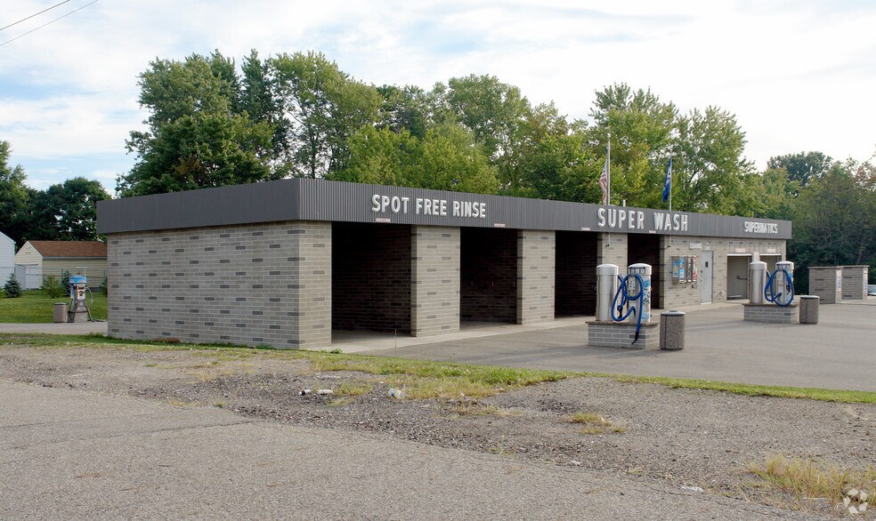 Primary Photo Of 3006 Lincoln Way E, Massillon Carwash For Sale