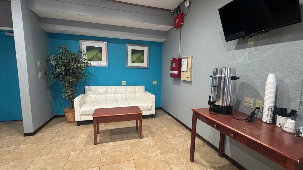 More Photos Of 3080 Colby Rd, Whitehall Hotel For Sale
