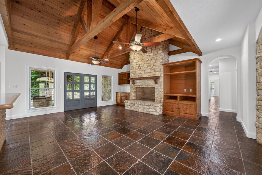 More Photos Of 2234 Highway 90 w, Castroville Flex For Sale