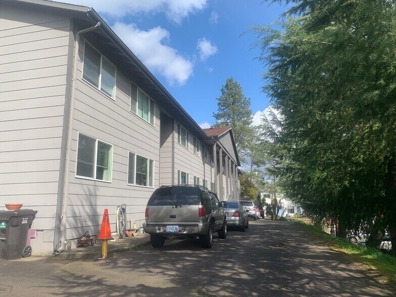 More Photos Of 4700 Falls View Ave, West Linn Apartments For Sale