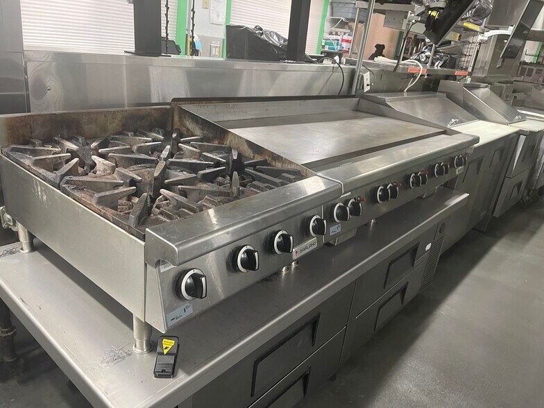 More Photos Of 94 E Route 66, Columbia Restaurant For Sale