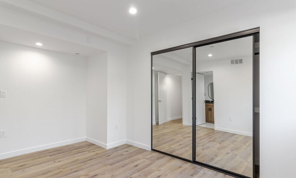 More Photos Of 10821 Hartsook St, North Hollywood Apartments For Sale