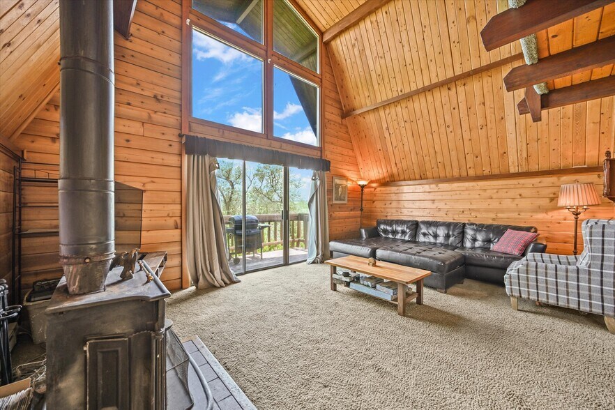 More Photos Of 1335 S Kio St, Watkins Veterinarian Kennel For Sale