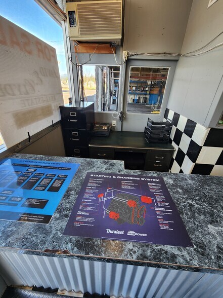 More Photos Of 518 S Pacific Hwy, Cottage Grove Auto Repair For Sale