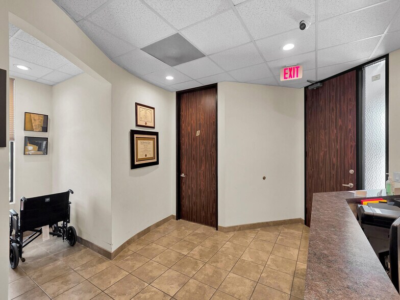 More Photos Of 6429 Fairmont Pky, Pasadena Office For Sale