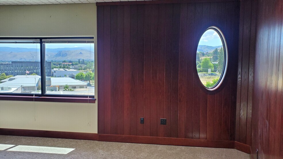 More Photos Of 123 Easy St, Wenatchee Office For Lease