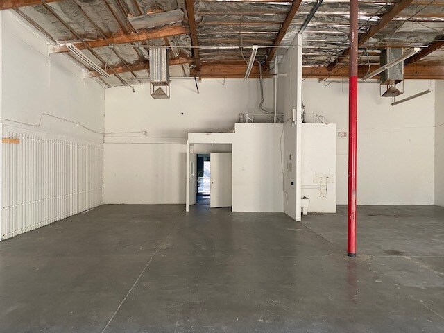 More Photos Of 3334-3432 W Wilshire Dr, Phoenix Warehouse For Lease