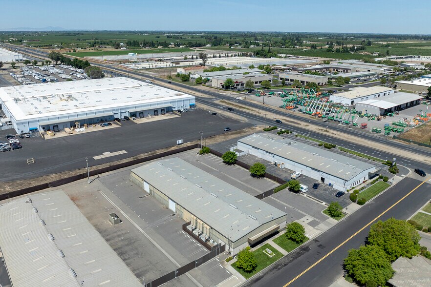 More Photos Of 4847 Stratos Way, Modesto Warehouse For Lease