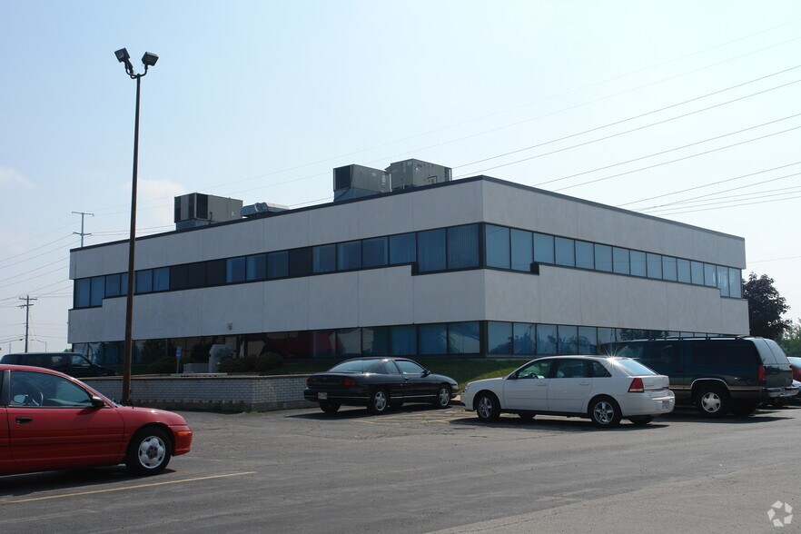 More Photos Of 2670 S Ashland Ave, Green Bay Office For Lease