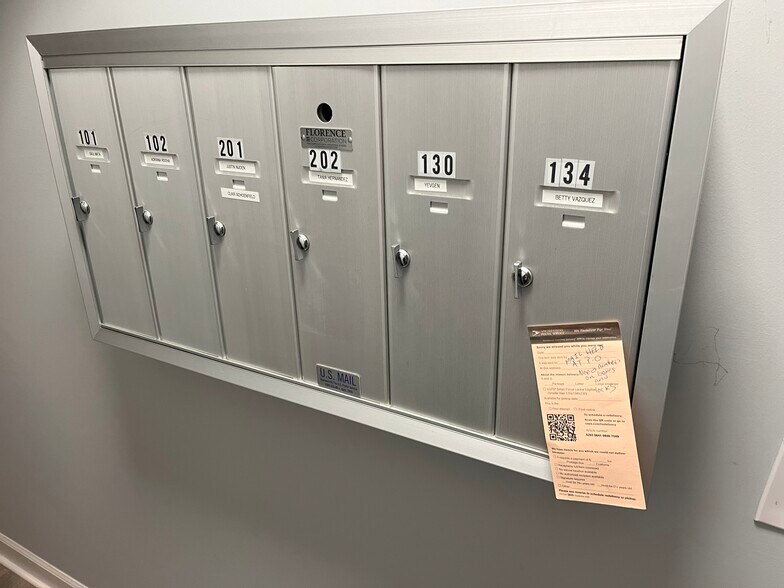 More Photos Of 126 W Maple Ave, Mundelein Apartments For Sale