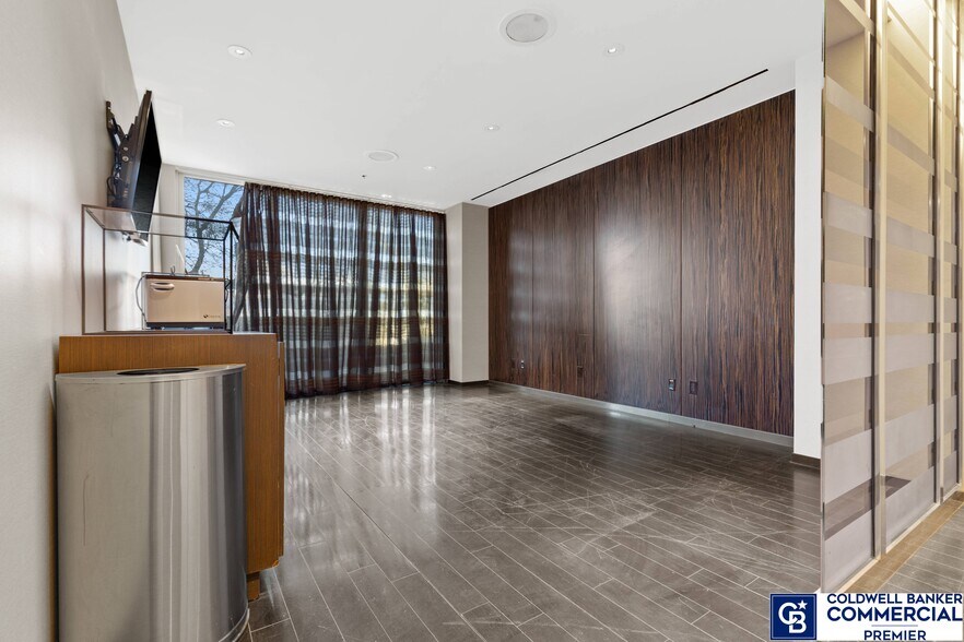 More Photos Of 4381 W Flamingo Rd, Las Vegas Hotel For Lease