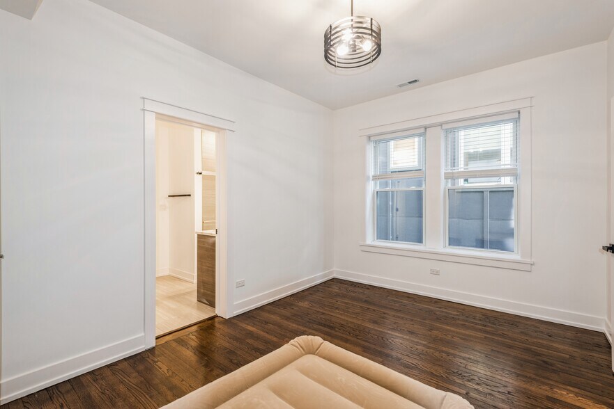 More Photos Of 1535 W Estes Ave, Chicago Multifamily For Sale