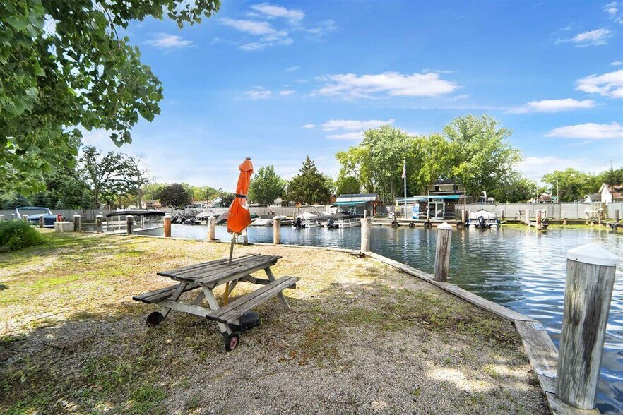 More Photos Of 1000 Bauman St, Oshkosh Marina For Sale