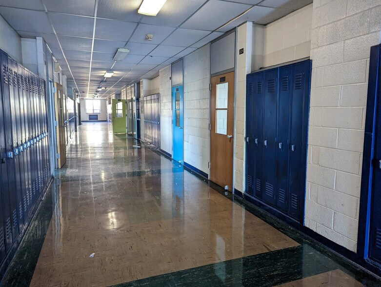 More Photos Of 350 Georgetown Rd, Carneys Point Schools For Lease