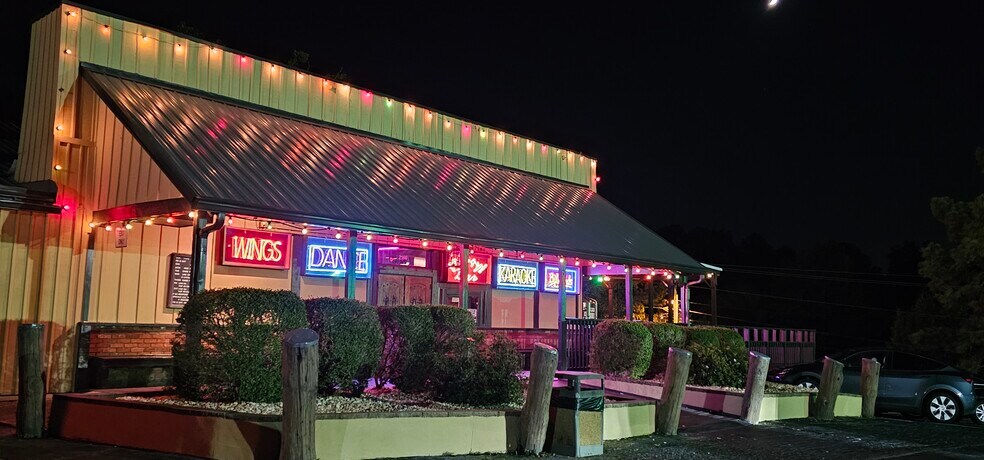 More Photos Of 2166 Highpoint Rd, Snellville Freestanding For Sale