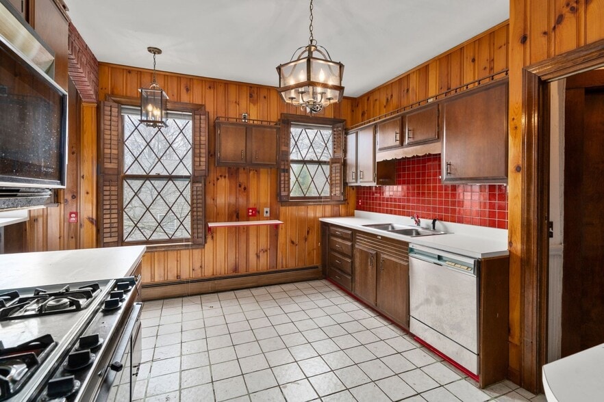 More Photos Of 1148 Boylston St, Chestnut Hill Multifamily For Sale