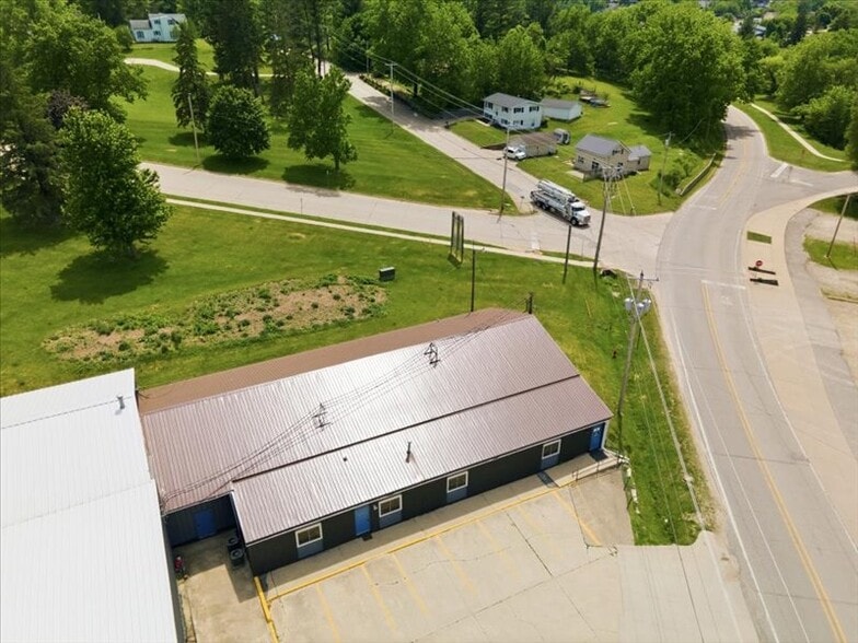 Primary Photo Of 301 Old Dubuque Rd, Anamosa Warehouse For Sale