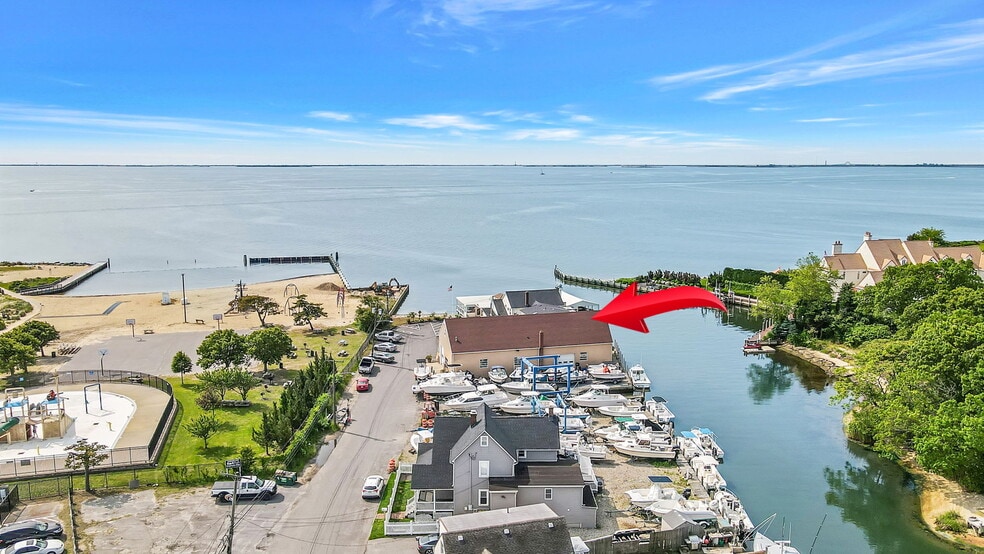 More Photos Of 24 Cottage Ave, Bay Shore Marina For Sale