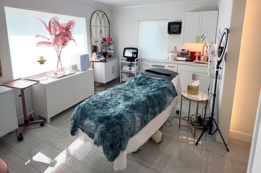 More Photos Of 2200 49th St N, Saint Petersburg Medical For Sale