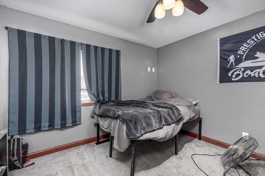 More Photos Of 611 E Dayton Rd, Ottawa Warehouse For Sale