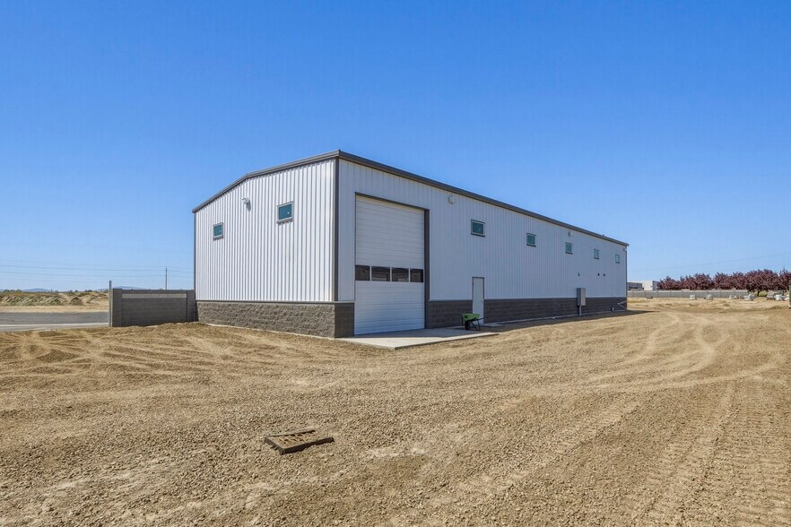 More Photos Of 1342 E Saint Helens St, Pasco Light Distribution For Lease