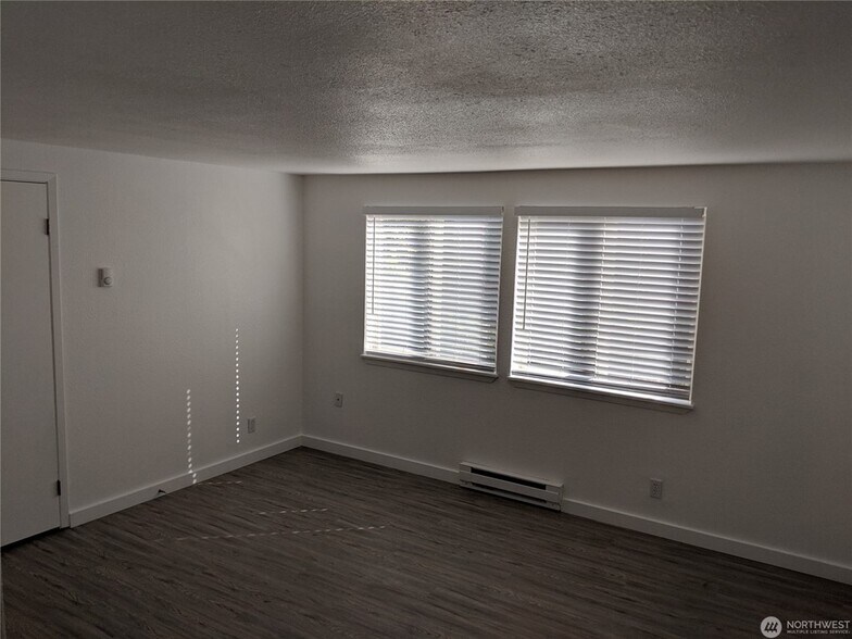 More Photos Of 210 Spruce St E, Ilwaco Apartments For Sale