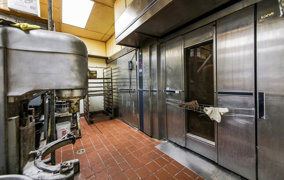 More Photos Of 9060 W Pico Blvd, Los Angeles Restaurant For Sale