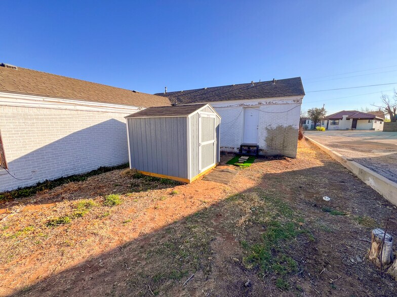 More Photos Of 1309 N Big Spring St, Midland Office For Lease