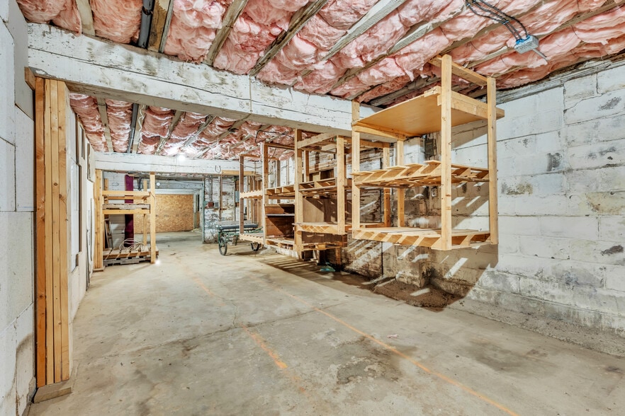 More Photos Of 203 Long Plain Rd, Whately Service For Sale