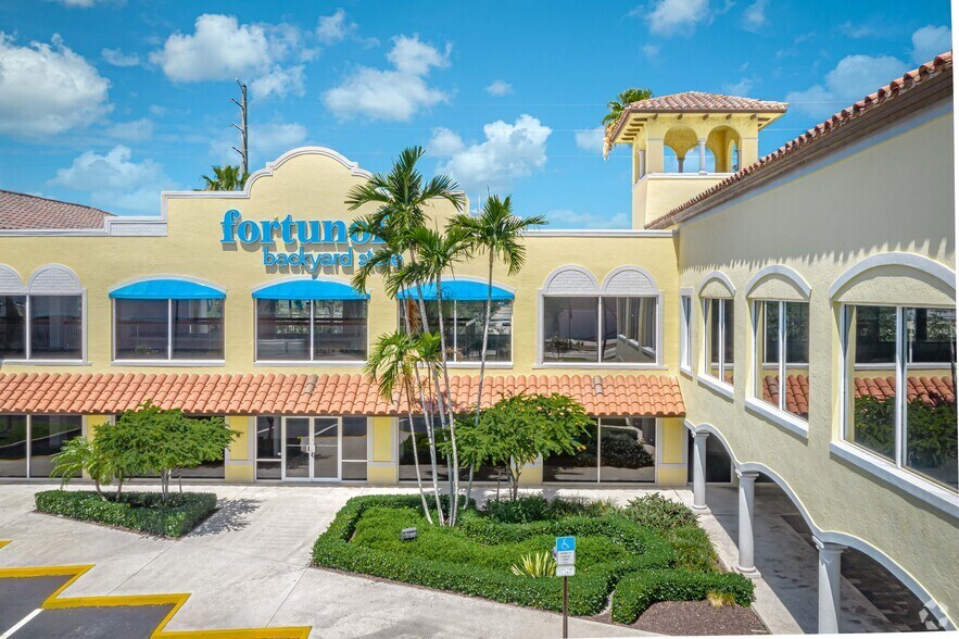 More Photos Of 601 N Federal Hwy, Boca Raton Freestanding For Lease