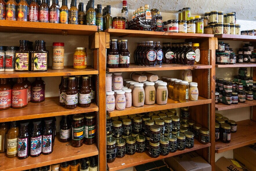 More Photos Of 6410 Jackrabbit Ln, Belgrade Storefront For Sale