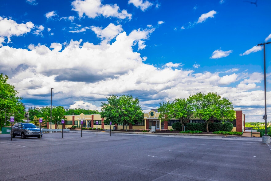More Photos Of 875 Greentree Rd, Pittsburgh Office For Sale