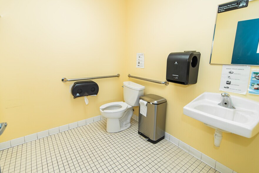 More Photos Of 1616 Orthodox St, Philadelphia Schools For Sale