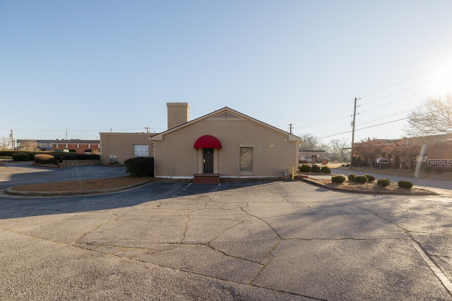 More Photos Of 131 E Church St, Monroe Specialty For Lease