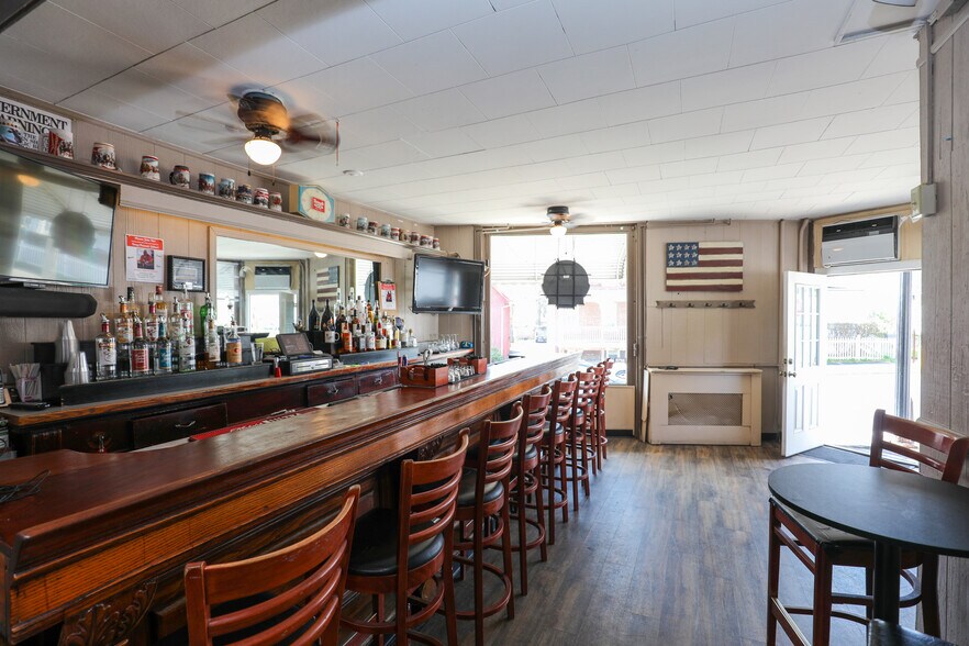 More Photos Of 498 Delaware Ave, Kingston Storefront Retail Residential For Lease